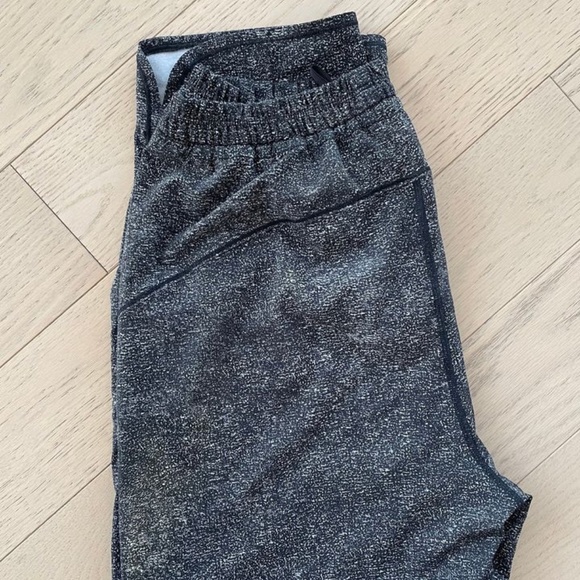 Lululemon Keep It Classic Crop White Noise Performance Technical Pants - Size 6 - Picture 3 of 6